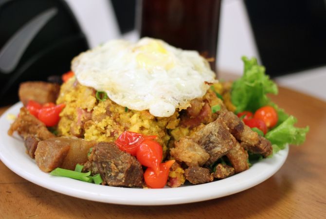 Petisco típico mineiro no balcão do Mercado Central