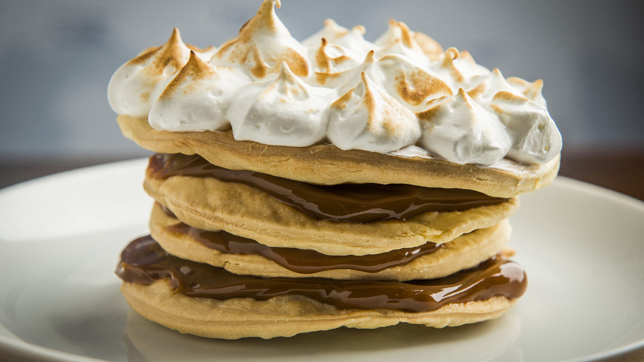Torta Rogel, ou alfajor gigante, representa a Argentina no kit de maio do Tortas do Mundo.
